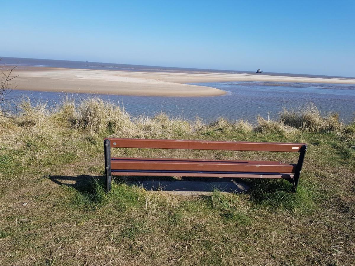 Beach & Tonic Beachside Chalet Humberston Extérieur photo